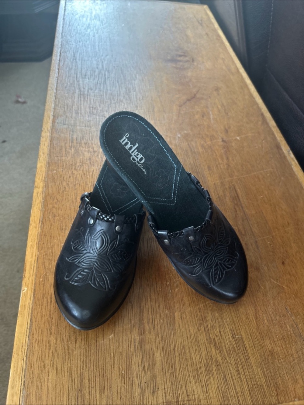 Indigo by Clarks Black Leather Floral-Embossed Slip-On Mules